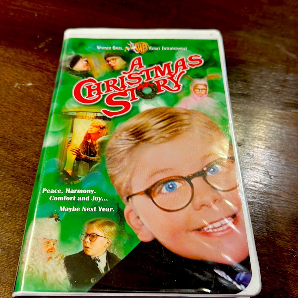 Disney a Christmas Story in clamshell case VHS